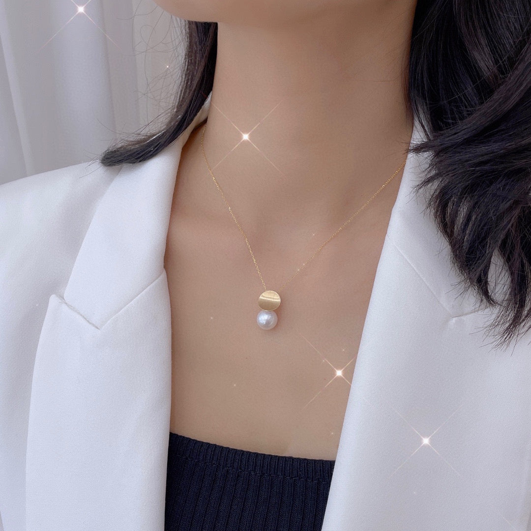 Luna freshwater pearl necklace