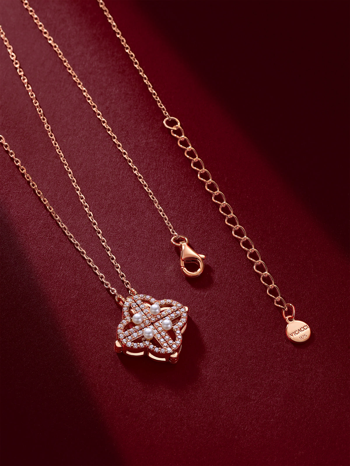 「璀璨連心鑽影頸鏈 」聯乘設計
「Linked Hearts Diamond Necklace」