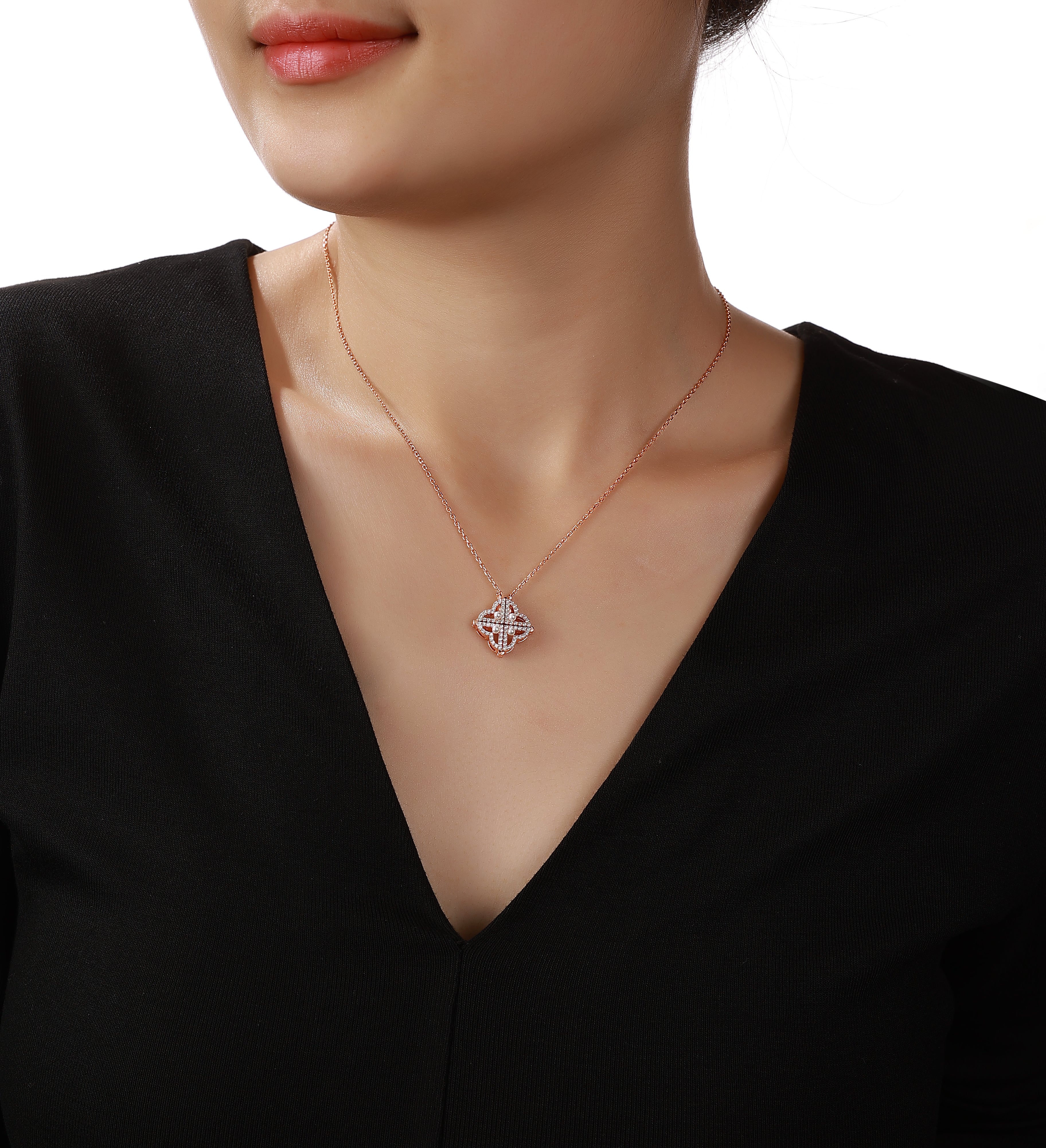 「璀璨連心鑽影頸鏈 」聯乘設計
「Linked Hearts Diamond Necklace」