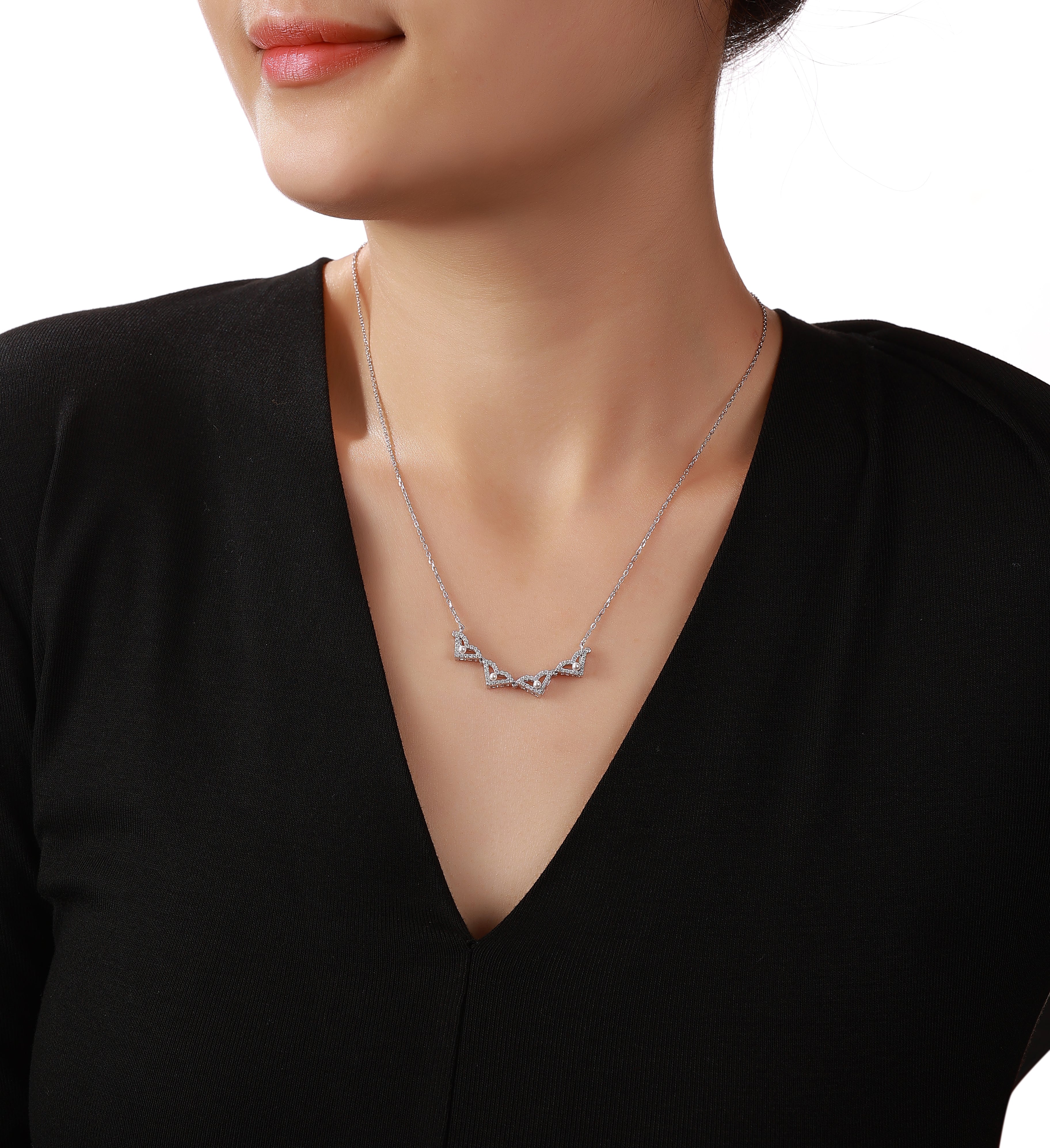 「璀璨連心鑽影頸鏈 」聯乘設計
「Linked Hearts Diamond Necklace」