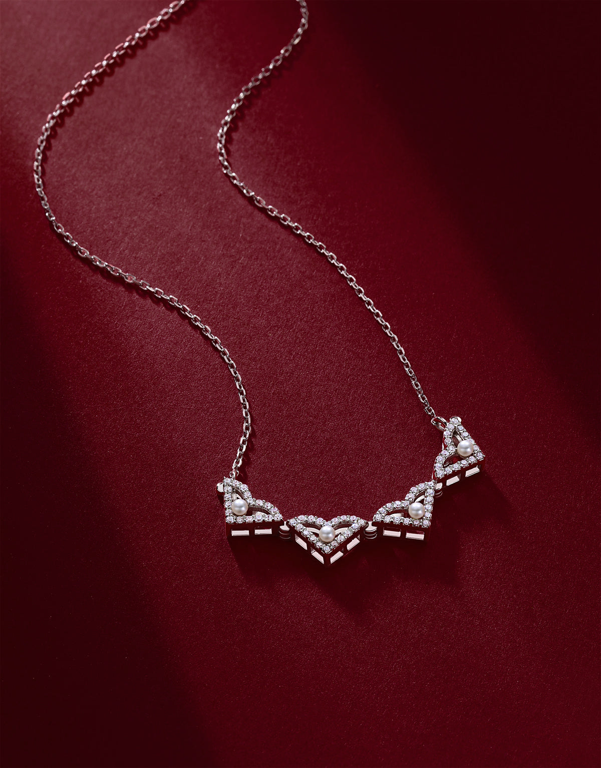 「璀璨連心鑽影頸鏈 」聯乘設計
「Linked Hearts Diamond Necklace」