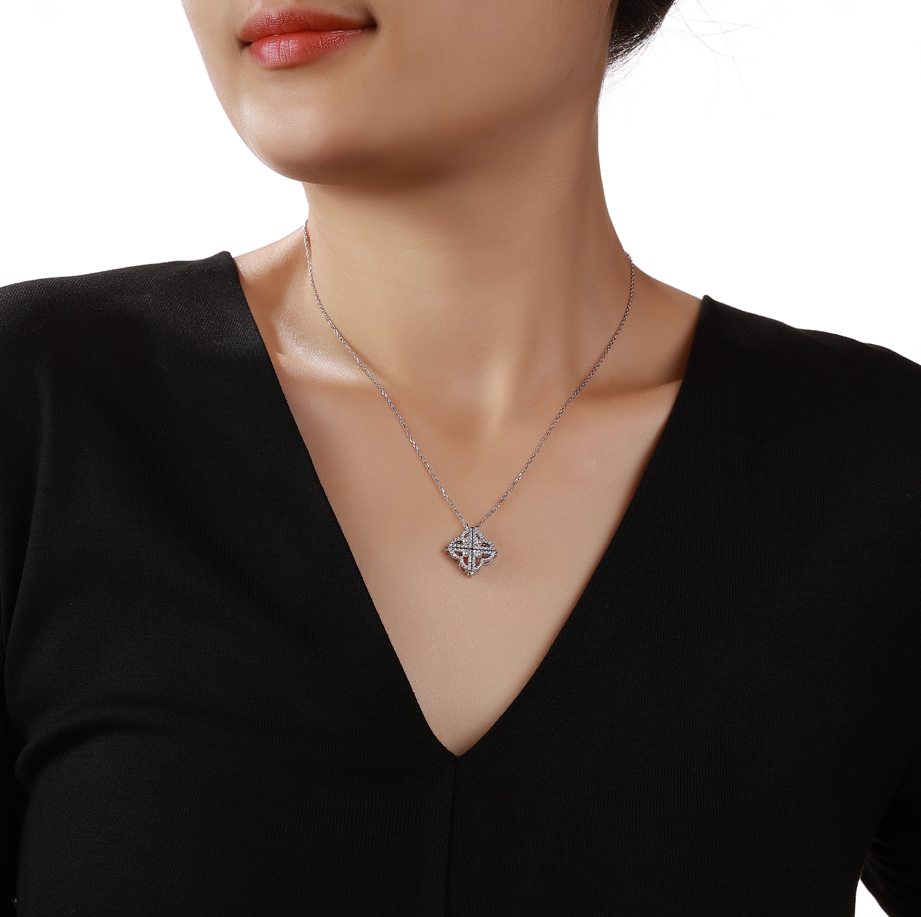 「璀璨連心鑽影頸鏈 」聯乘設計
「Linked Hearts Diamond Necklace」